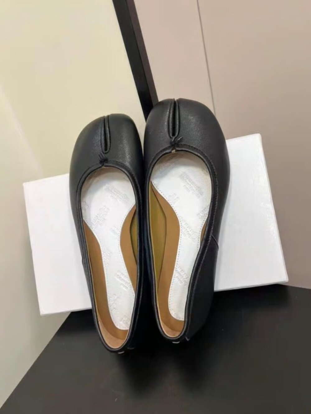 Maison Margiela Black Leather Tabi Loafers - With Original Box - Picture 5 of 9